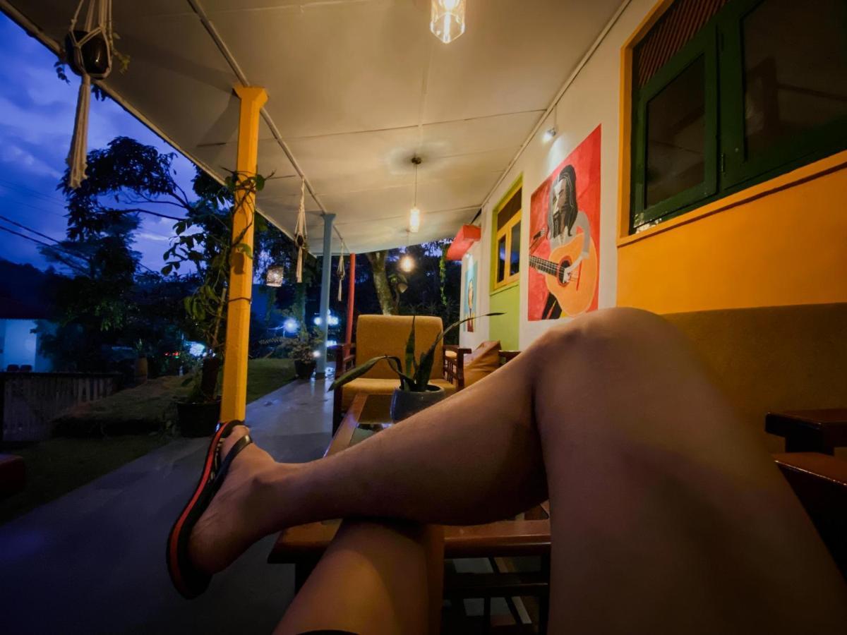 Mad Monkey Hostel And Lounge Элла Экстерьер фото