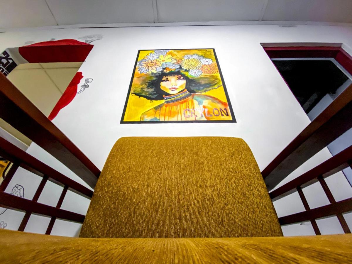 Mad Monkey Hostel And Lounge Элла Экстерьер фото
