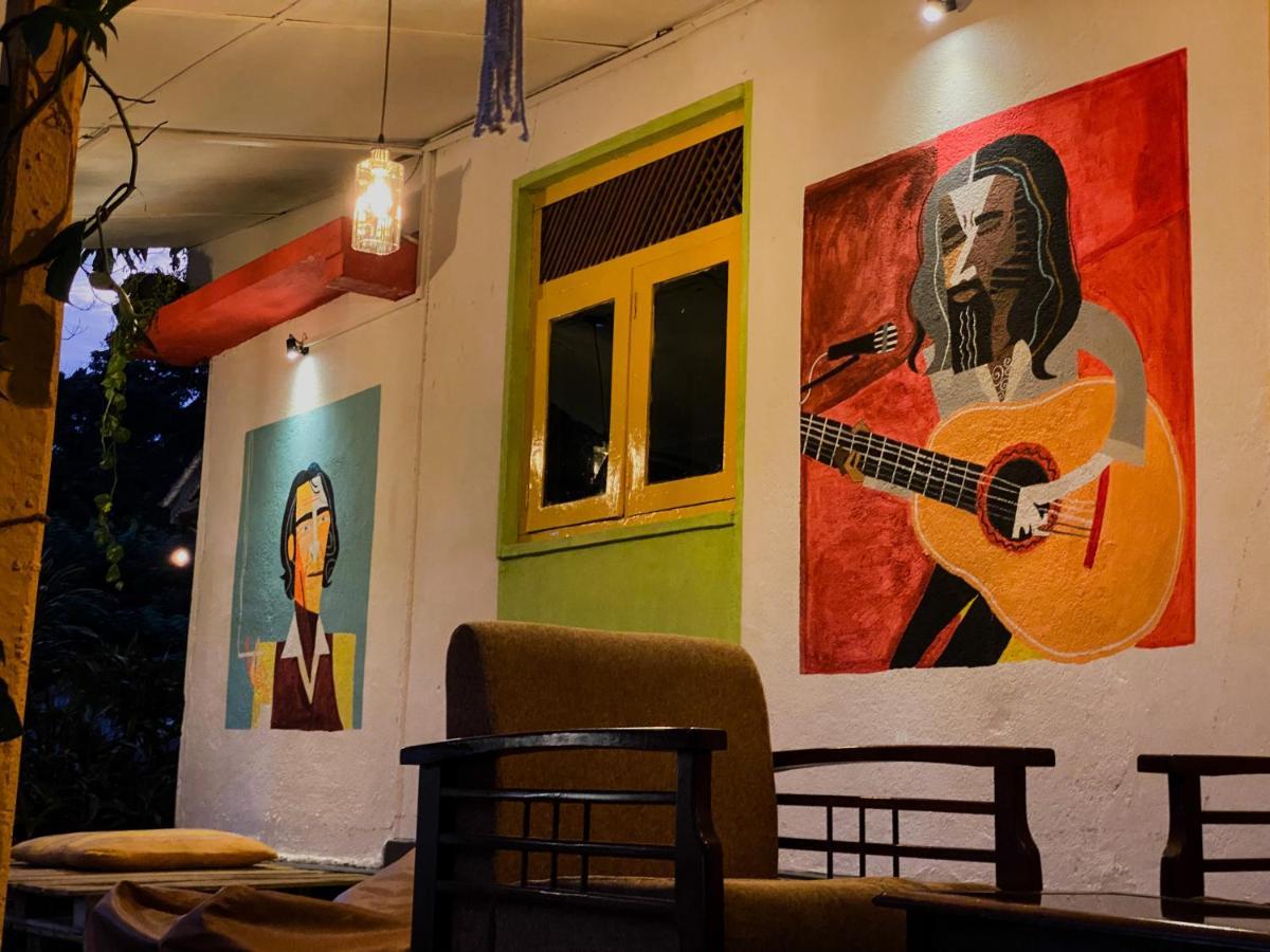 Mad Monkey Hostel And Lounge Элла Экстерьер фото