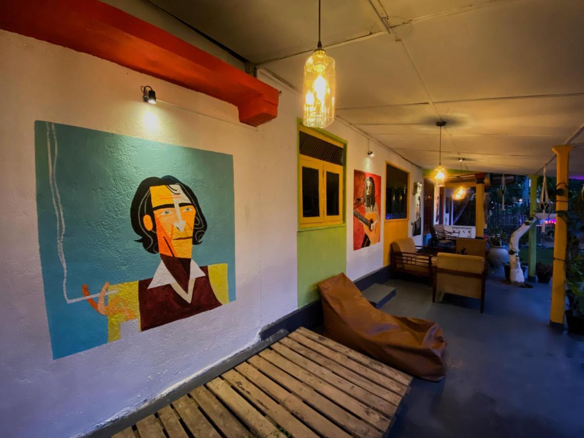 Mad Monkey Hostel And Lounge Элла Экстерьер фото