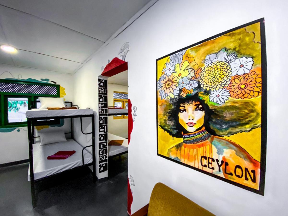 Mad Monkey Hostel And Lounge Элла Экстерьер фото