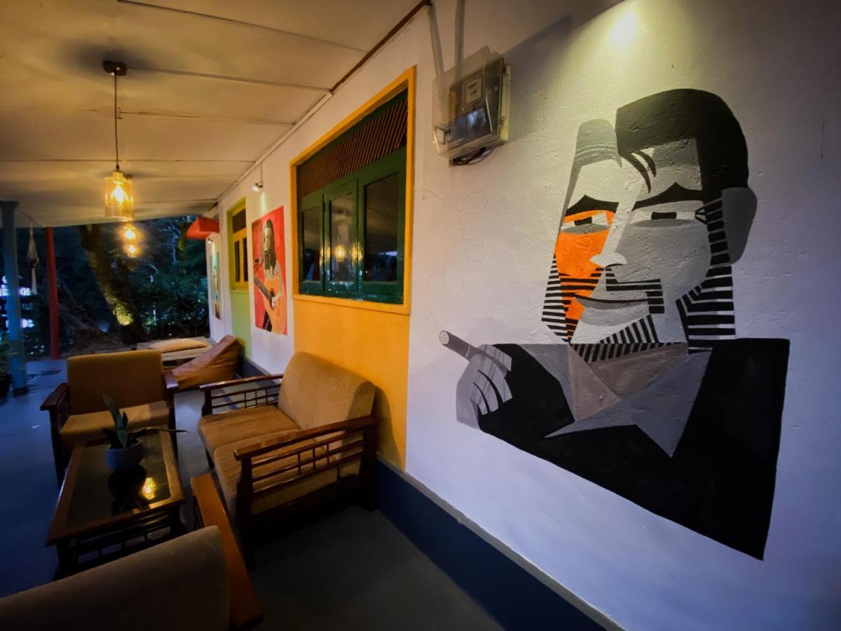 Mad Monkey Hostel And Lounge Элла Экстерьер фото
