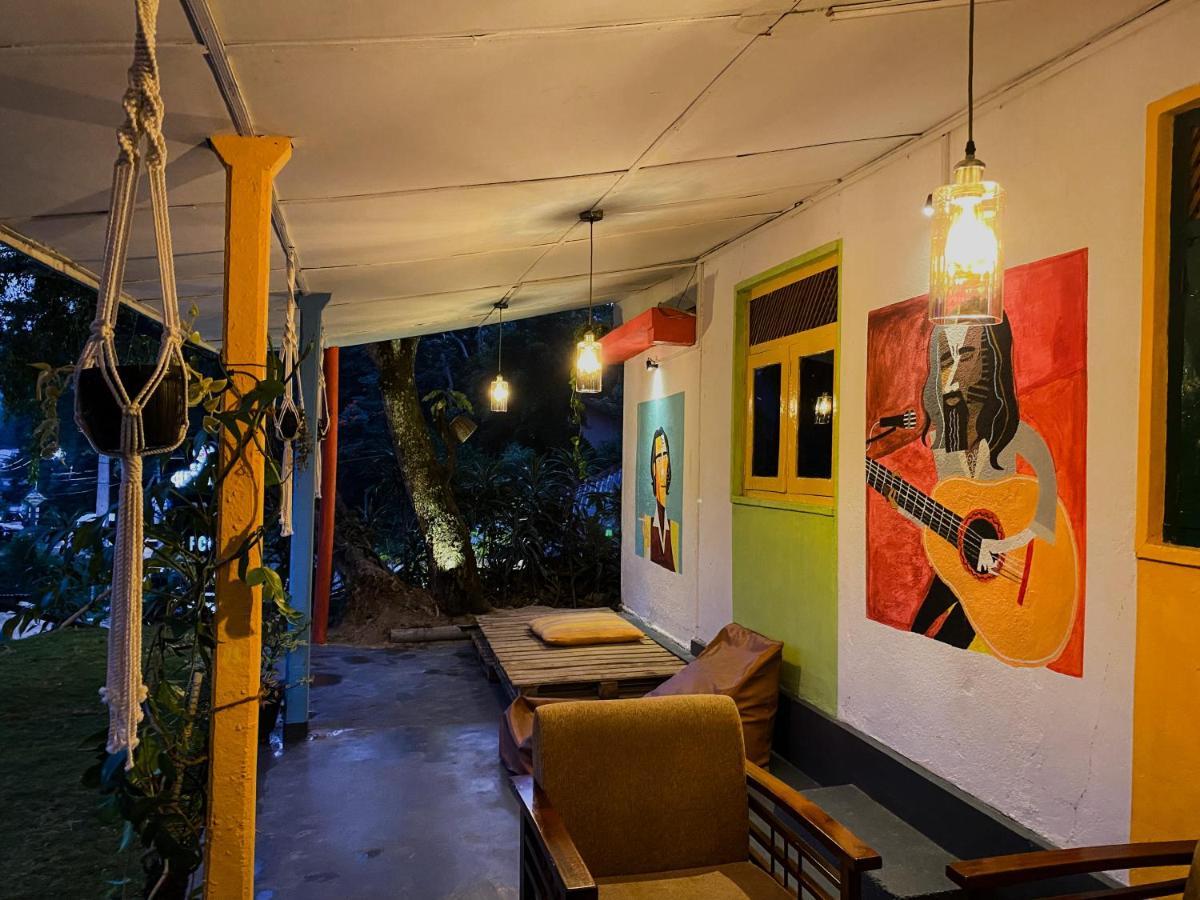 Mad Monkey Hostel And Lounge Элла Экстерьер фото