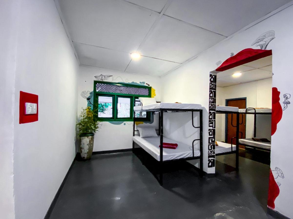 Mad Monkey Hostel And Lounge Элла Экстерьер фото