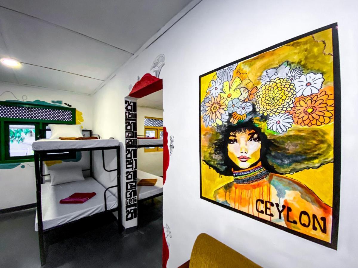 Mad Monkey Hostel And Lounge Элла Экстерьер фото