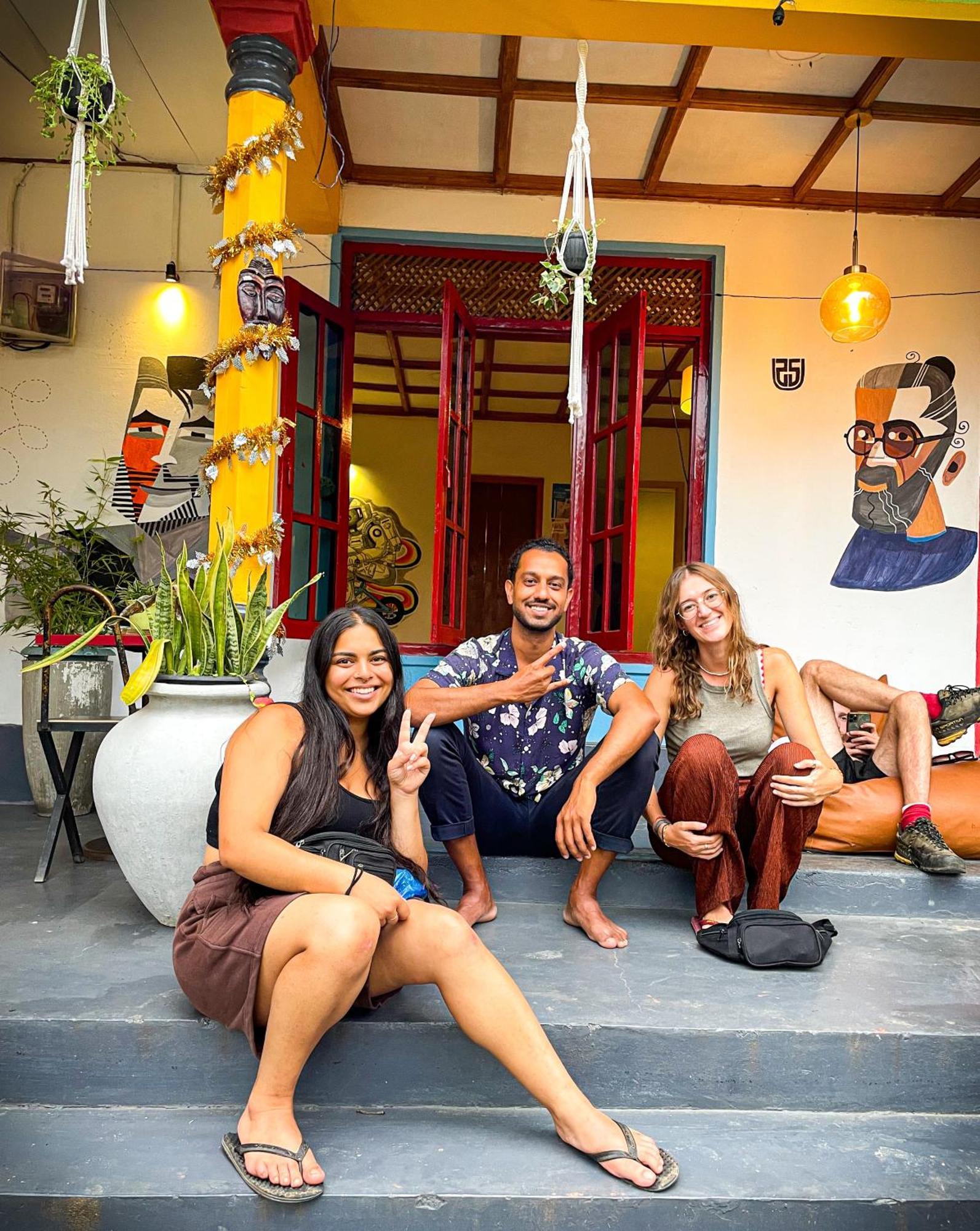 Mad Monkey Hostel And Lounge Элла Экстерьер фото