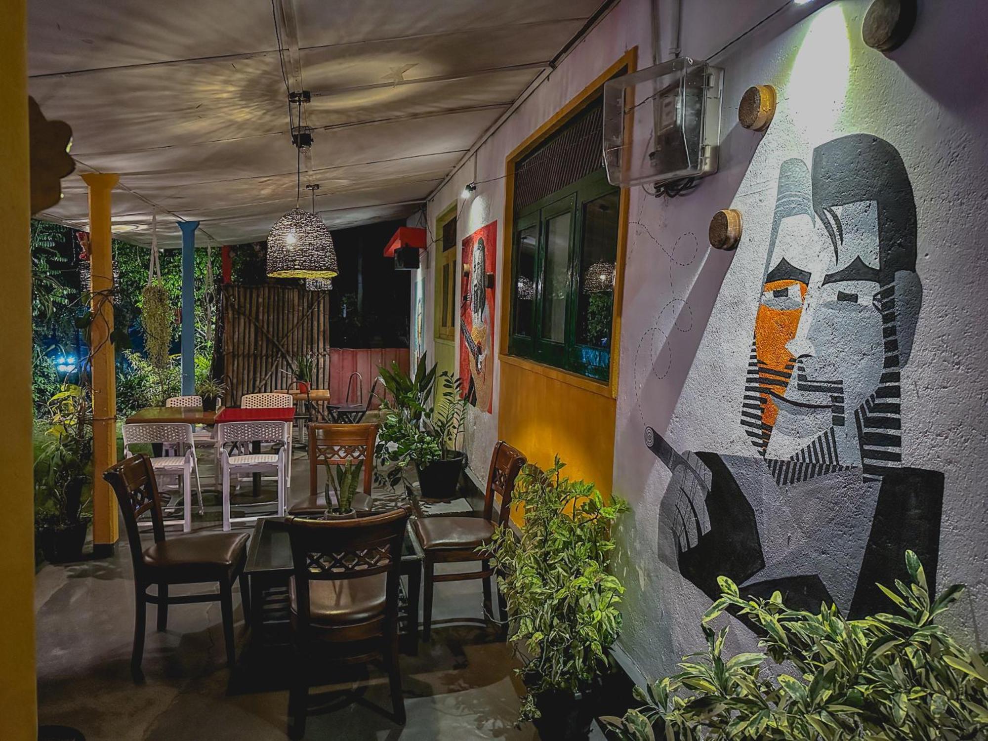 Mad Monkey Hostel And Lounge Элла Экстерьер фото