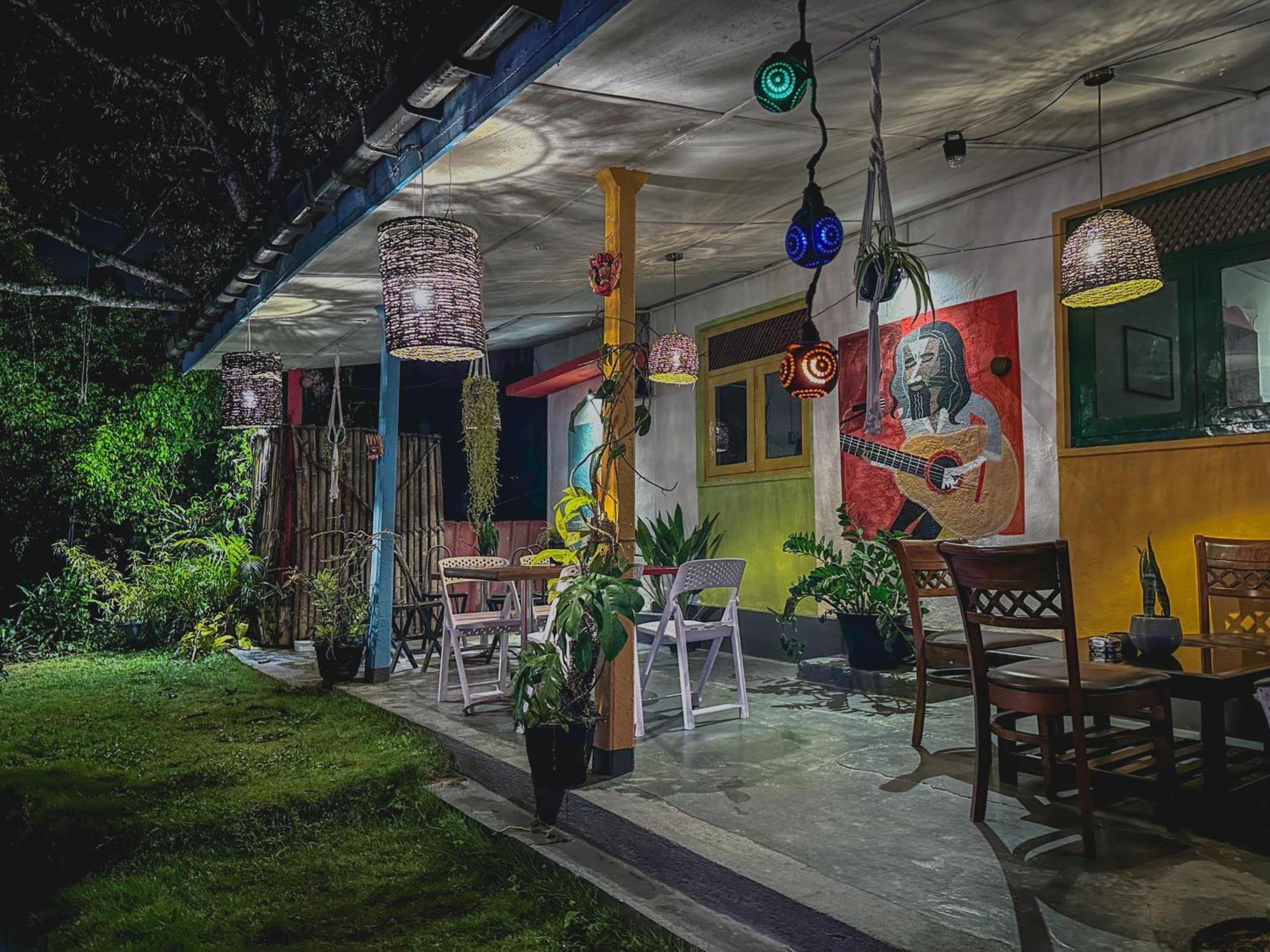 Mad Monkey Hostel And Lounge Элла Экстерьер фото