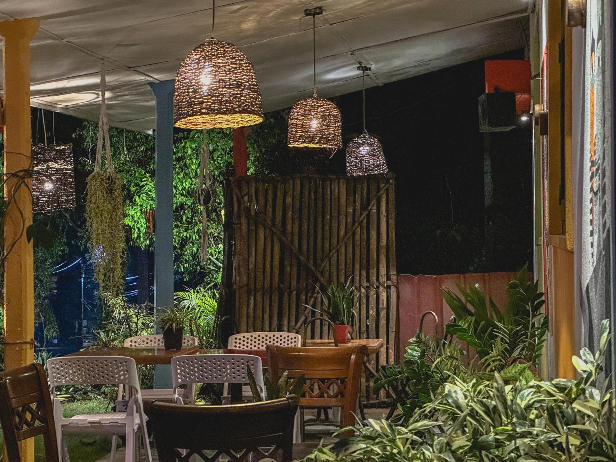 Mad Monkey Hostel And Lounge Элла Экстерьер фото
