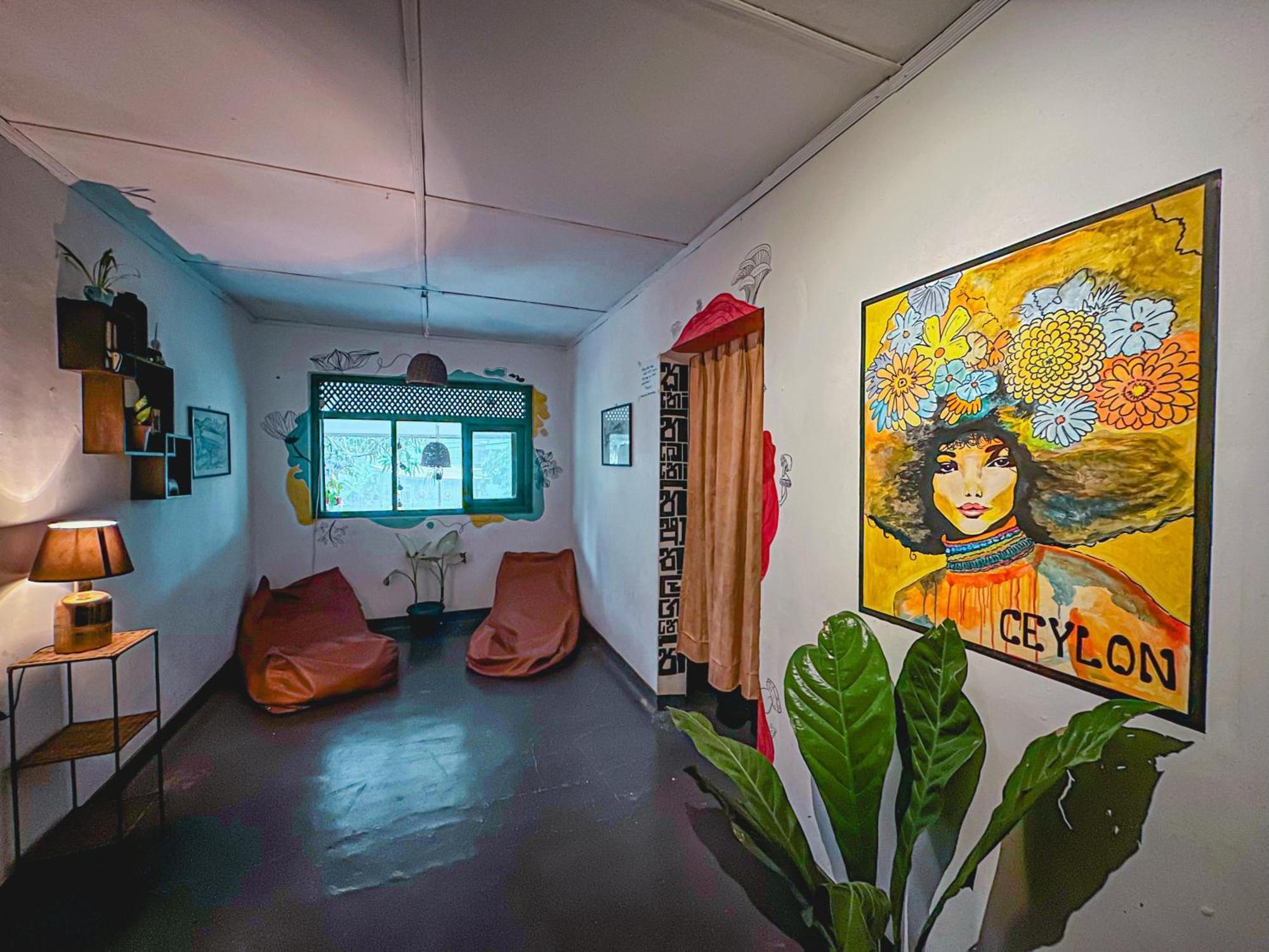 Mad Monkey Hostel And Lounge Элла Экстерьер фото