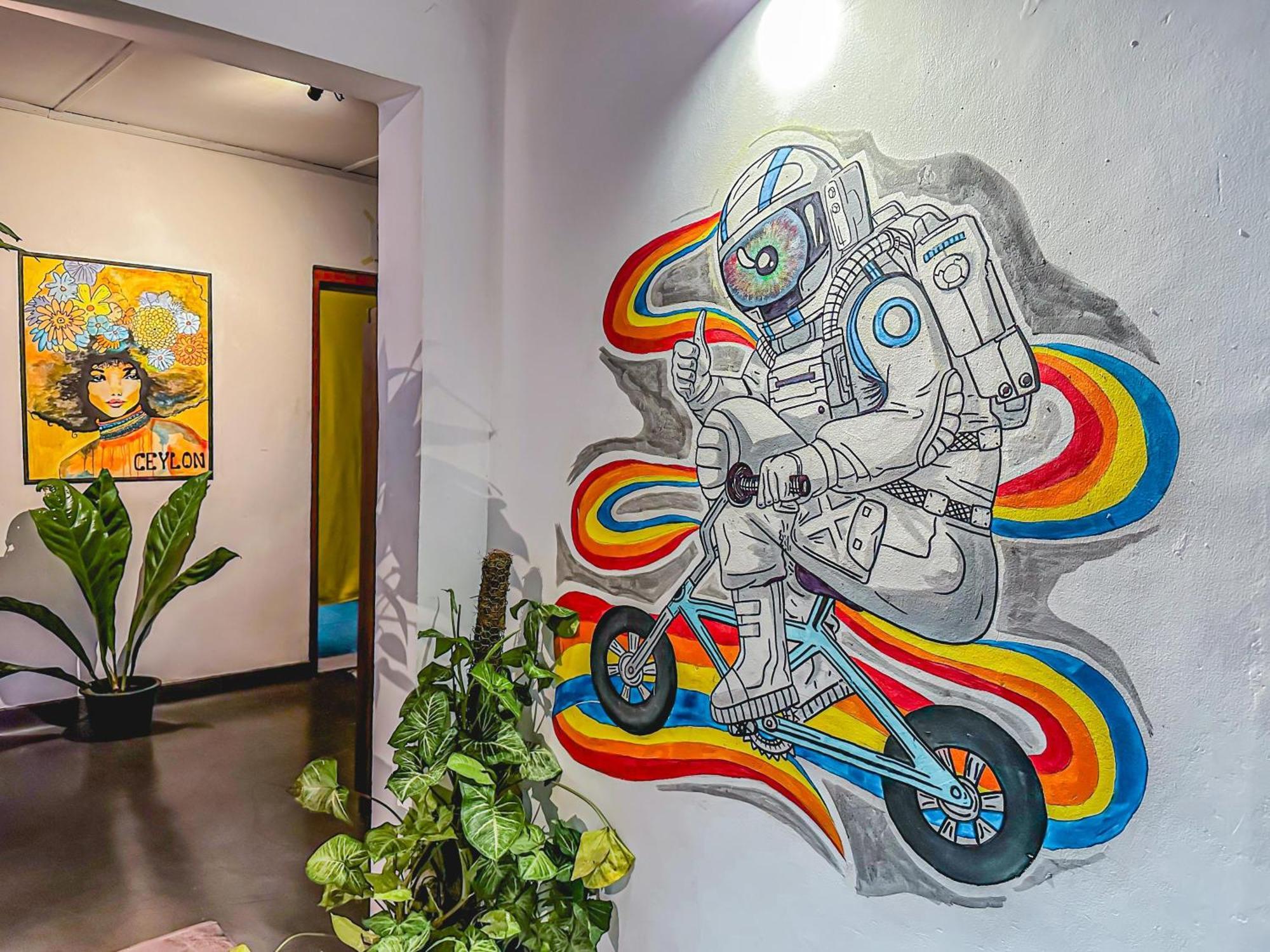 Mad Monkey Hostel And Lounge Элла Экстерьер фото