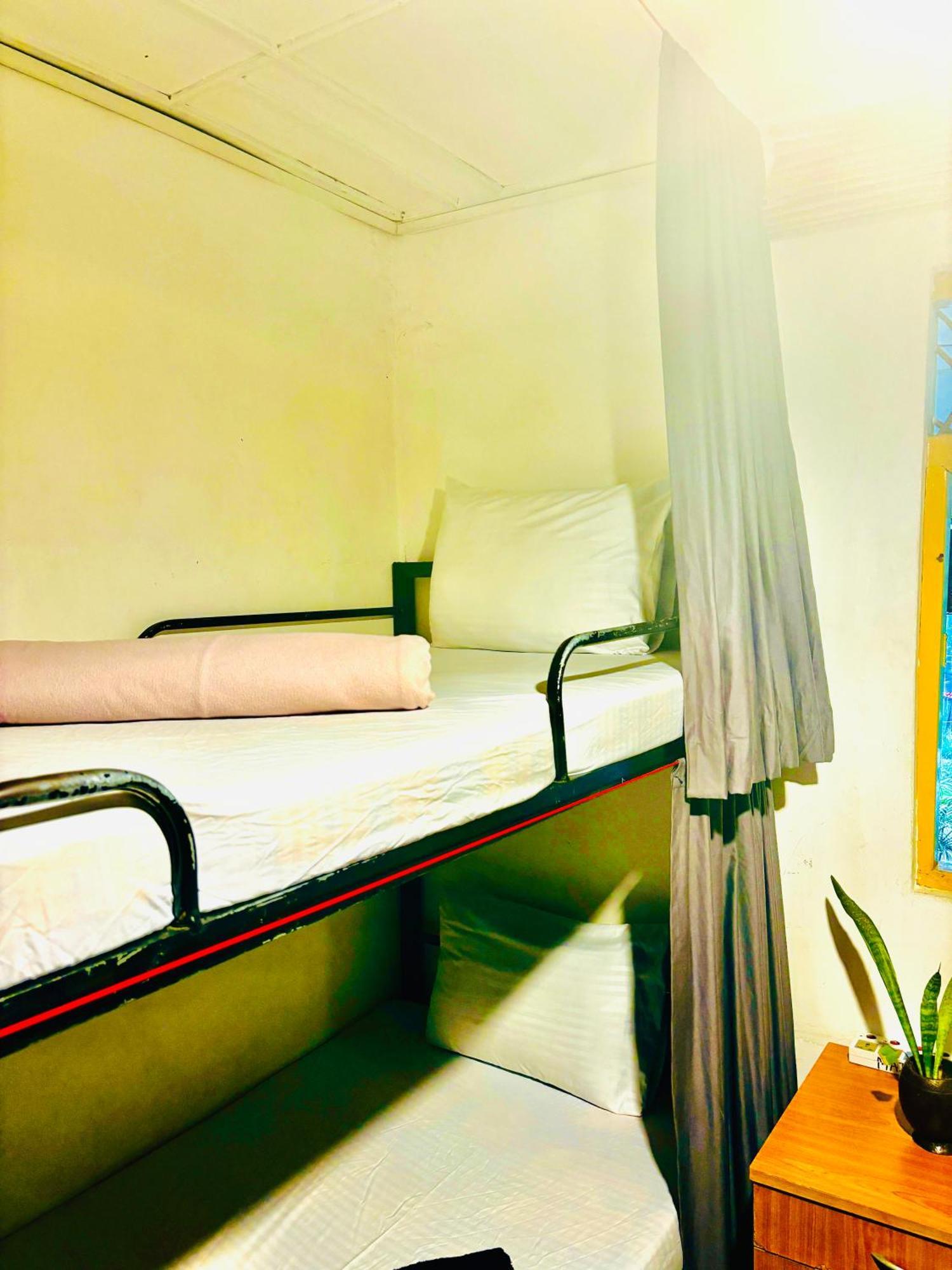 Mad Monkey Hostel And Lounge Элла Экстерьер фото