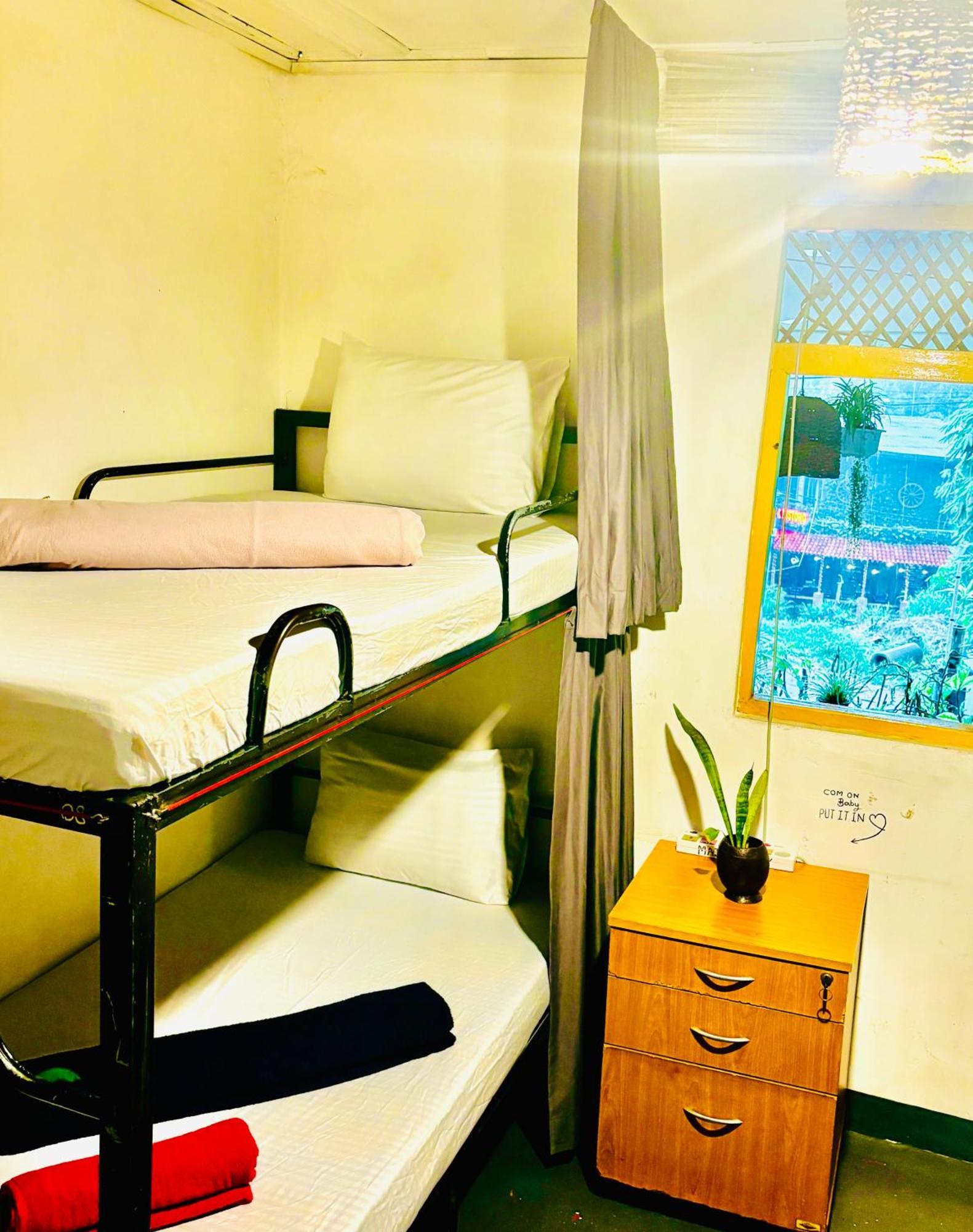 Mad Monkey Hostel And Lounge Элла Экстерьер фото