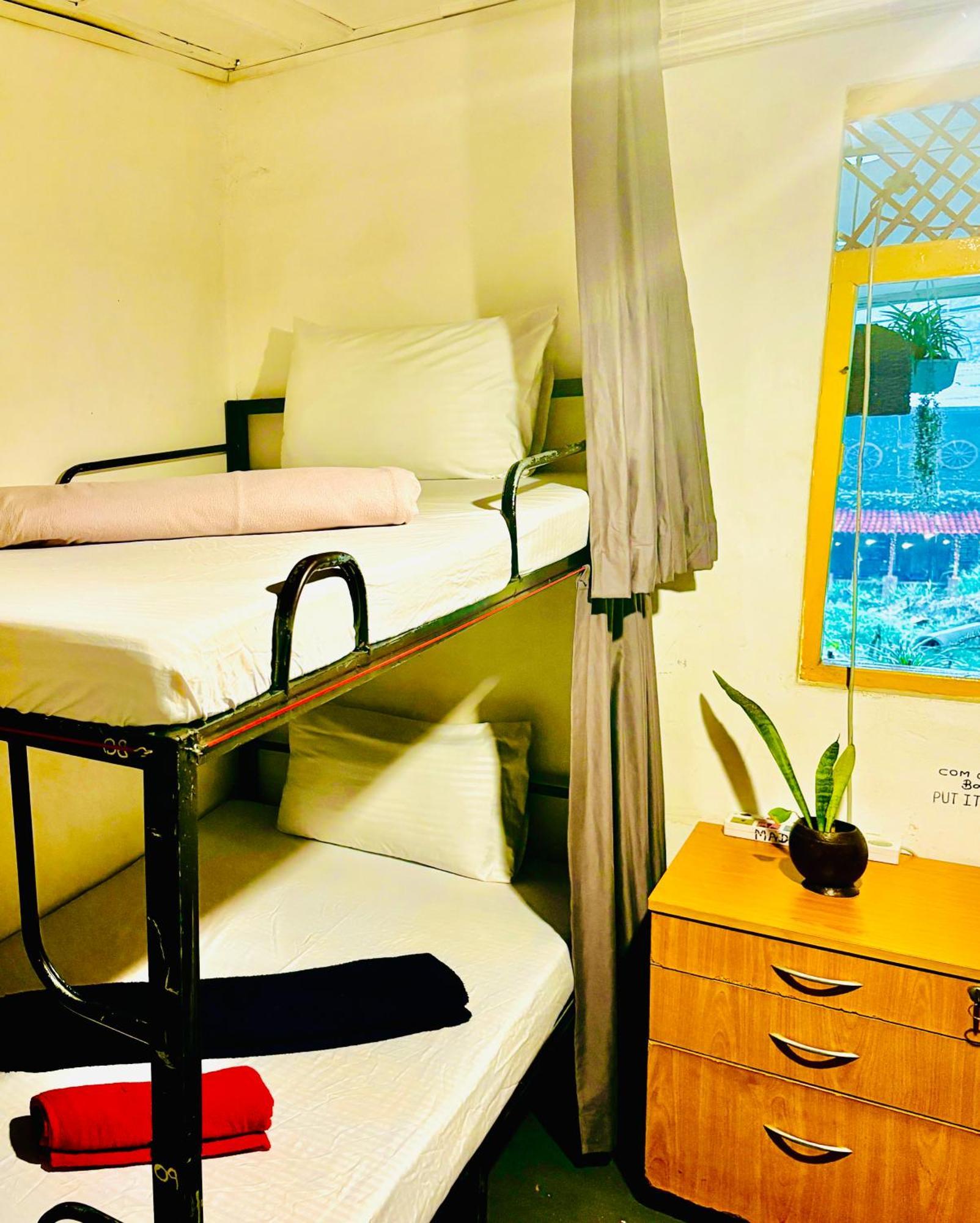 Mad Monkey Hostel And Lounge Элла Экстерьер фото