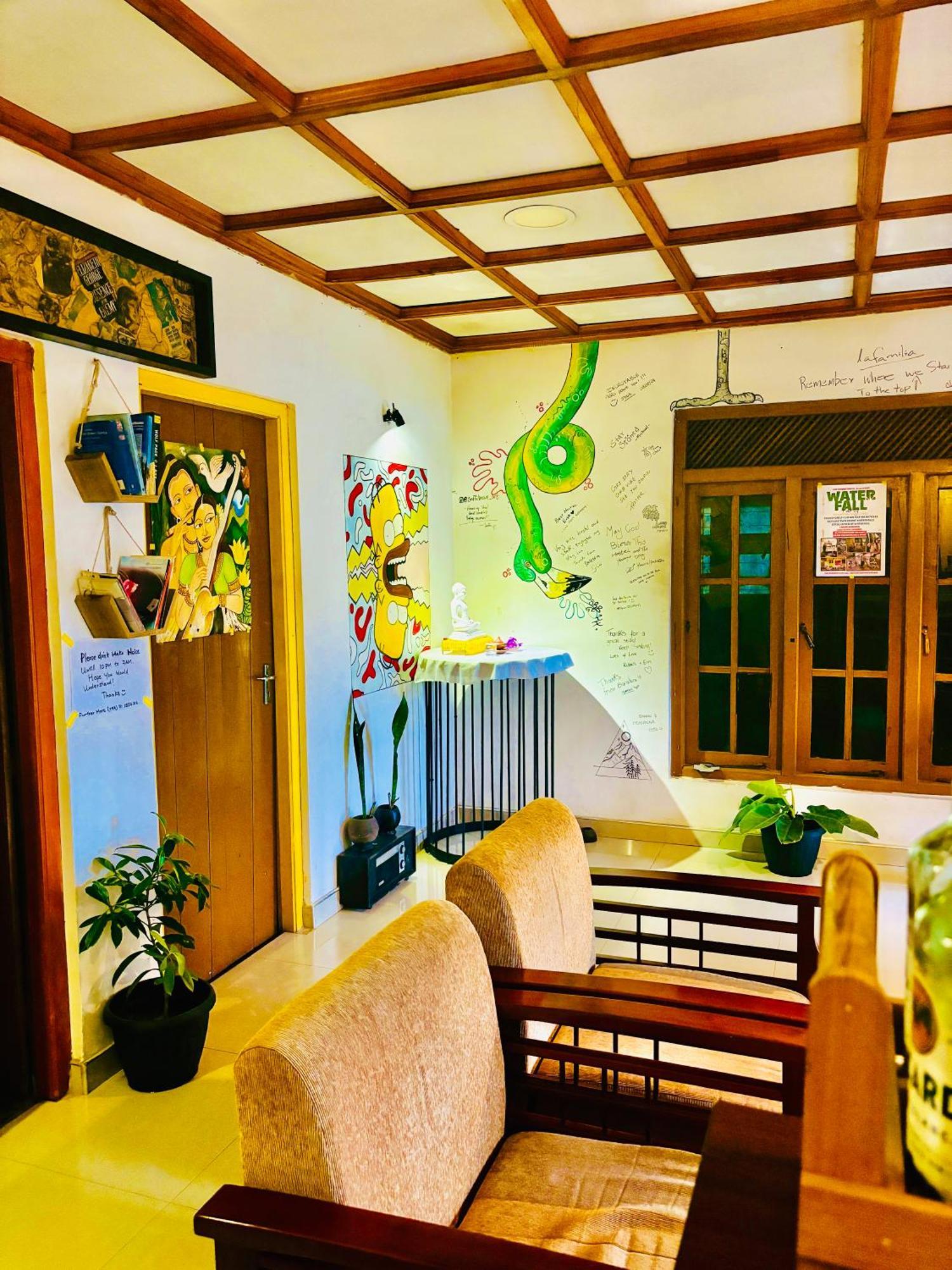 Mad Monkey Hostel And Lounge Элла Экстерьер фото
